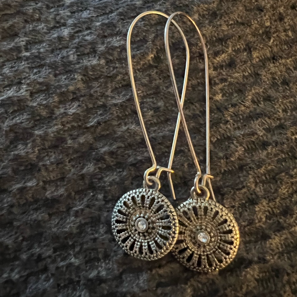 Ladies silver earrings w/diamond chip